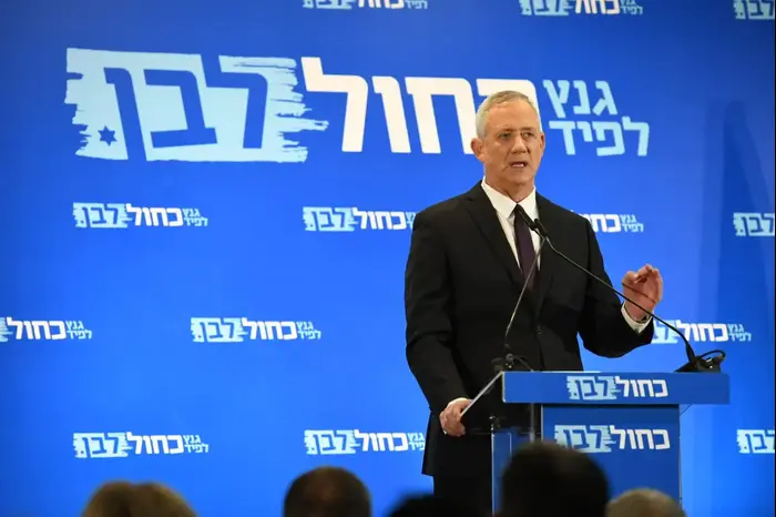 בני גנץ, במהלך נאומו בגני התערוכה 27 במרץ 2019 (אתר רשמי , שריה דיאמנט) בני גנץ, במהלך נאומו בגני התערוכה 27 במרץ 2019 (אתר רשמי , שריה דיאמנט)