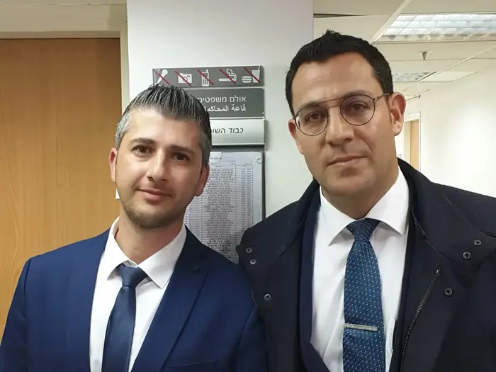עורכי הדין איתן סטולר מימין ותומר נגולה המייצגים את גבריאל תמאש (יח"צ) עורכי הדין איתן סטולר מימין ותומר נגולה המייצגים את גבריאל תמאש (יח"צ)
