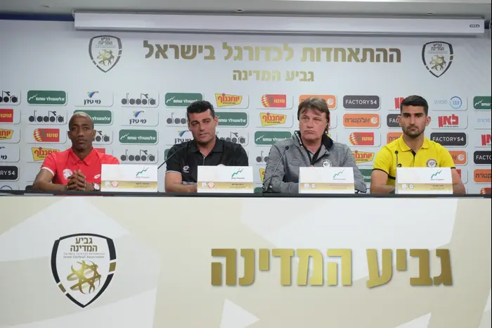 מאמן מכבי נתניה סלובודן דראפיץ' עם דודי תירם, מנשה זלקה, ניסו אביטו, הפועל חדרה (יותם רונן) מאמן מכבי נתניה סלובודן דראפיץ' עם דודי תירם, מנשה זלקה, ניסו אביטו, הפועל חדרה (יותם רונן)