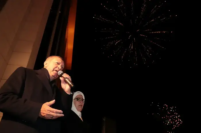 נשיא טורקיה רג'פ טייפ ארדואן בעצרת באנקרה, 1 באפריל 2019 (רויטרס) נשיא טורקיה רג'פ טייפ ארדואן בעצרת באנקרה, 1 באפריל 2019 (רויטרס)