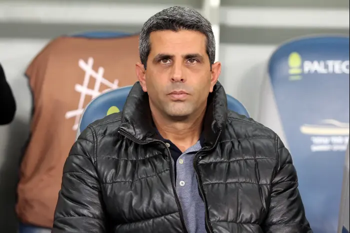 מאמן הפועל חיפה, שרון מימר (אדריאן הרבשטיין) מאמן הפועל חיפה, שרון מימר (אדריאן הרבשטיין)
