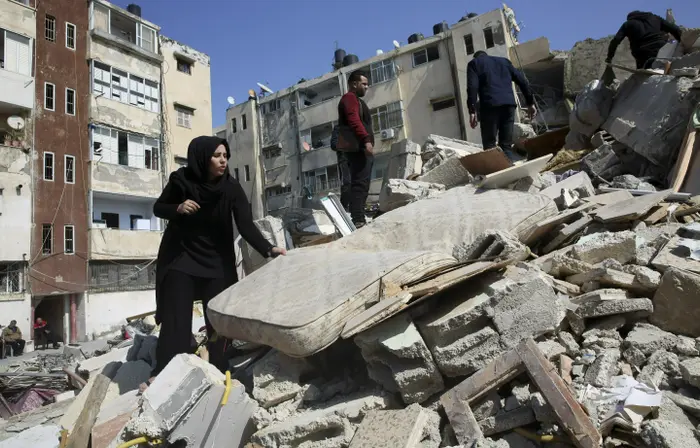 הריסות בית בעזה לאחר הפגזת צה"ל , 27 במרץ 2019 (AP) הריסות בית בעזה לאחר הפגזת צה"ל , 27 במרץ 2019 (AP)