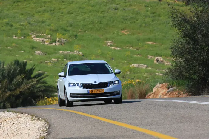 השוואתי: טויוטה קורולה, סקודה אוקטביה ורנו גרנד קופה (ניר בן טובים , רמי גלבוע) השוואתי: טויוטה קורולה, סקודה אוקטביה ורנו גרנד קופה (ניר בן טובים , רמי גלבוע)
