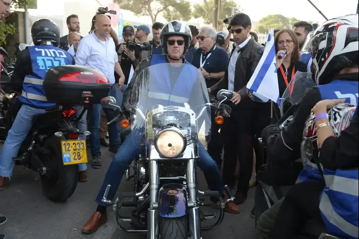 שיירת אופנוענים בהובלת בני גנץ, יצאה לסיבוב במרכז הארץ להצגת הקמפיין, 7 באפריל 2019 (TPS , צילום: קובי ריכטר) שיירת אופנוענים בהובלת בני גנץ, יצאה לסיבוב במרכז הארץ להצגת הקמפיין, 7 באפריל 2019 (TPS , צילום: קובי ריכטר)