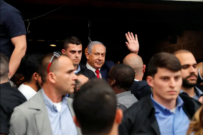 ראש הממשלה, בנימין נתניהו במהלך סיור בשוק מחנה יהודה 8 באפריל 2019 (רויטרס) ראש הממשלה, בנימין נתניהו במהלך סיור בשוק מחנה יהודה 8 באפריל 2019 (רויטרס)