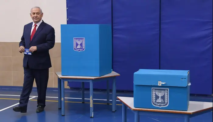 רה"מ בנימין נתניהו ורעייתו שרה מצביעים בירושלים, 9 באפריל 2019 (לשכת העיתונות הממשלתית , חיים צח) רה"מ בנימין נתניהו ורעייתו שרה מצביעים בירושלים, 9 באפריל 2019 (לשכת העיתונות הממשלתית , חיים צח)