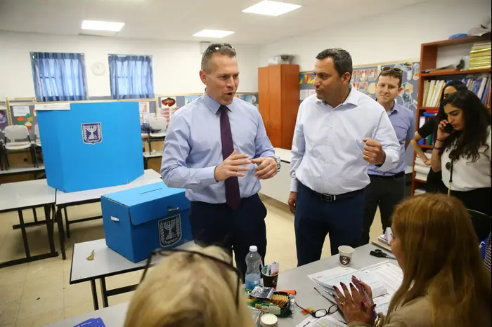 השר לבטחון פנים גלעד ארדן בשדרות , אפריל 2018 (לירון מולדובן ) השר לבטחון פנים גלעד ארדן בשדרות , אפריל 2018 (לירון מולדובן )