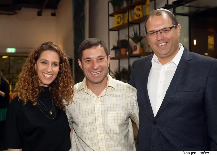 אריאל סנדר ביני זומר יעל שילוני (יח"צ , סיון פרג) אריאל סנדר ביני זומר יעל שילוני (יח"צ , סיון פרג)