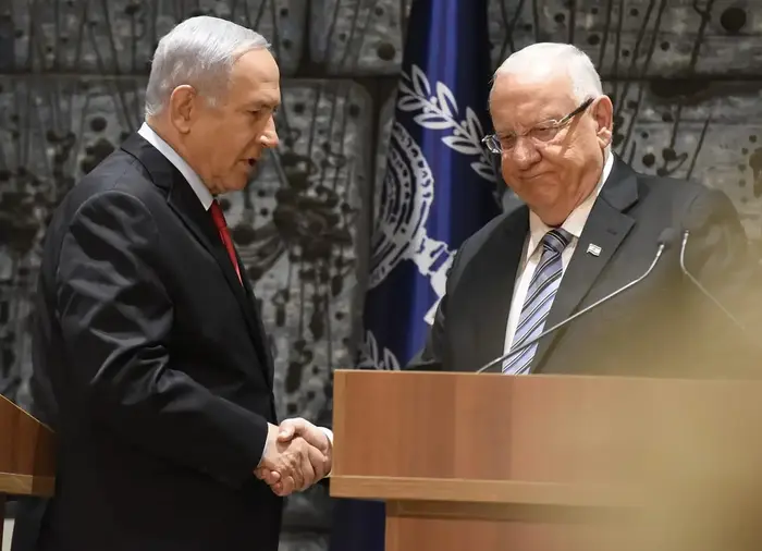 נשיא המדינה,ראובן (רובי) ריבלן וראש הממשלה, בנימין נתניהו במהלך הכרזתו של הנשיא על הרכבת הממשלה על בנימין נתניהו 17 באפריל 2019 (ראובן קסטרו) נשיא המדינה,ראובן (רובי) ריבלן וראש הממשלה, בנימין נתניהו במהלך הכרזתו של הנשיא על הרכבת הממשלה על בנימין נתניהו 17 באפריל 2019 (ראובן קסטרו)