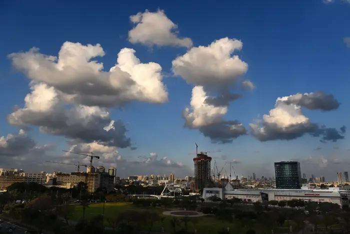 מזג אוויר בגוש דן 21 באפריל 2019 (ראובן קסטרו) מזג אוויר בגוש דן 21 באפריל 2019 (ראובן קסטרו)