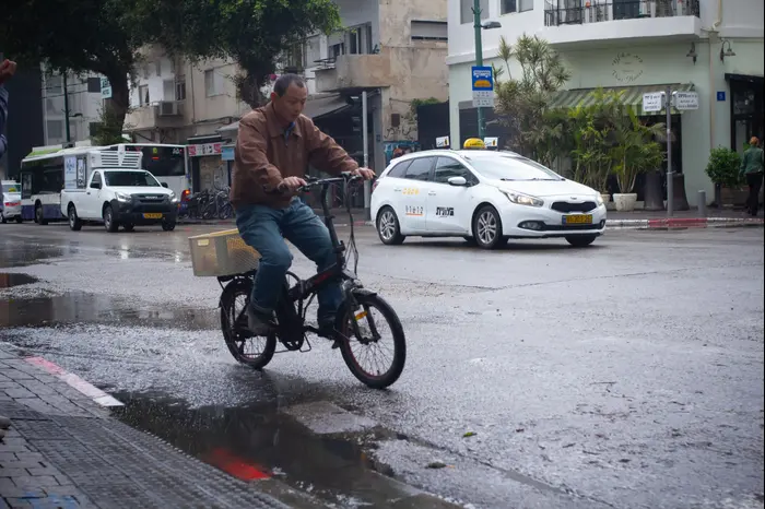 מזג אויר מעונן בגוש דן, 21 באפריל 2019 (אבי כהן) מזג אויר מעונן בגוש דן, 21 באפריל 2019 (אבי כהן)