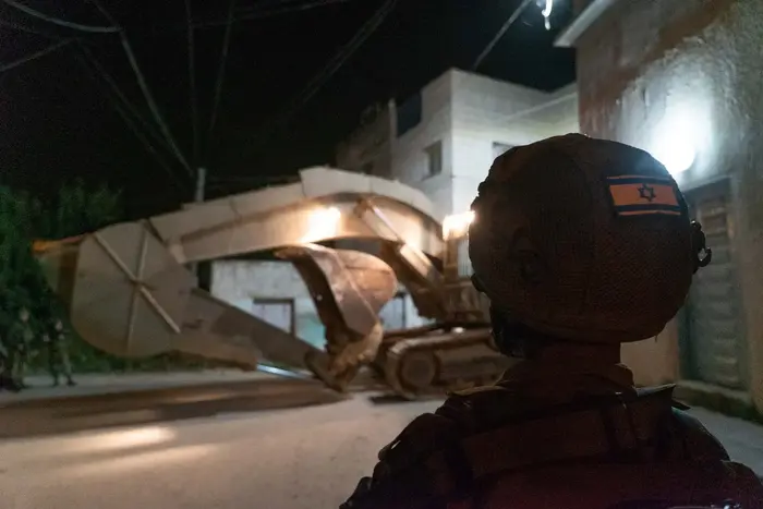 הריסת ביתו של המחבל עמר אבו לילא שביצע את הפיגוע באריאל בכפר זאויה, 24 באפריל 2019 (דובר צה"ל) הריסת ביתו של המחבל עמר אבו לילא שביצע את הפיגוע באריאל בכפר זאויה, 24 באפריל 2019 (דובר צה"ל)