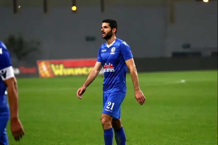 גל שיש שחקן מכבי פתח תקוה (יוסי ציפקיס) גל שיש שחקן מכבי פתח תקוה (יוסי ציפקיס)