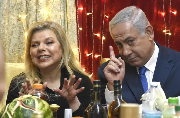 ראש הממשלה בנימין נתניהו ורעייתו שרה במימונה באור עקיבא, אפריל 2019 (ראובן קסטרו) ראש הממשלה בנימין נתניהו ורעייתו שרה במימונה באור עקיבא, אפריל 2019 (ראובן קסטרו)