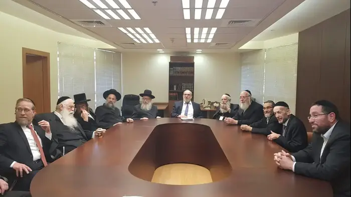 מפלגת יהדות התורה בישיבת הסיעה הראשונה לכנסת ה-21, 28 באפריל 2019 (אתר רשמי) מפלגת יהדות התורה בישיבת הסיעה הראשונה לכנסת ה-21, 28 באפריל 2019 (אתר רשמי)
