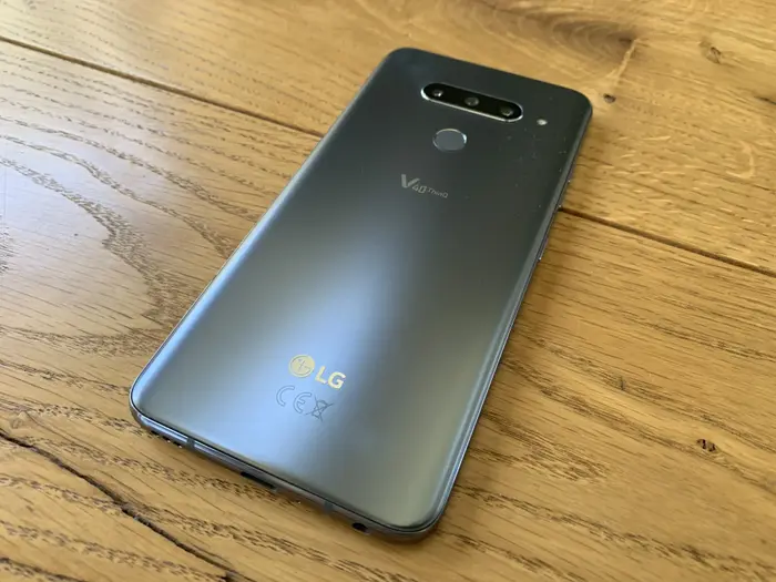 LG V40 גב (מערכת וואלה! NEWS , מייקי לוי) LG V40 גב (מערכת וואלה! NEWS , מייקי לוי)
