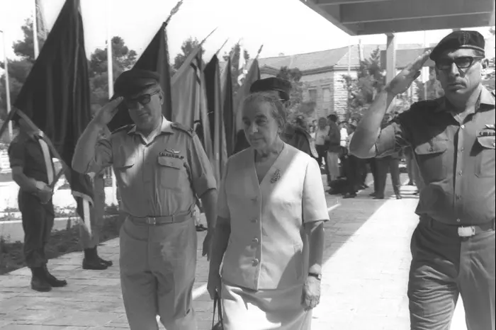 רחבעם זאבי גולדה מאיר 1972 (אתר רשמי , ארכיון צה"ל ומערכת הביטחון) רחבעם זאבי גולדה מאיר 1972 (אתר רשמי , ארכיון צה"ל ומערכת הביטחון)