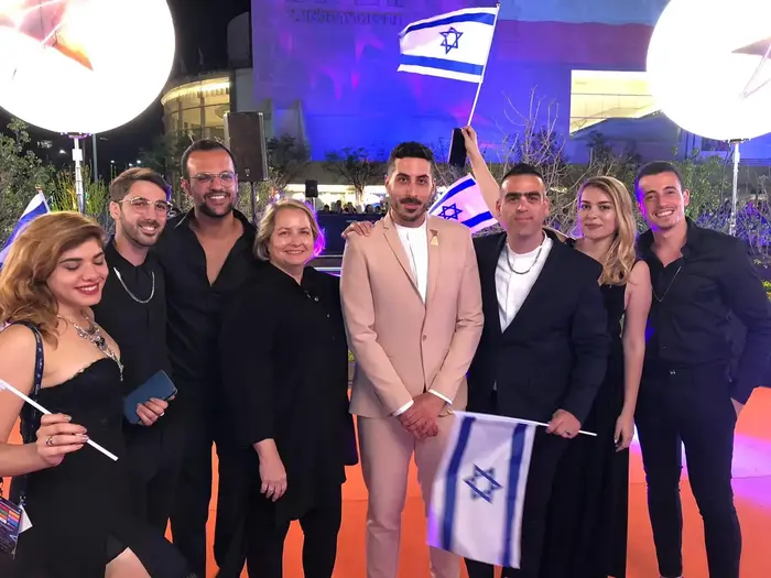 השטיח הכתום קובי מרימי אירוויזיון 2019 (צילום מסך , יניב דורנבוש) השטיח הכתום קובי מרימי אירוויזיון 2019 (צילום מסך , יניב דורנבוש)