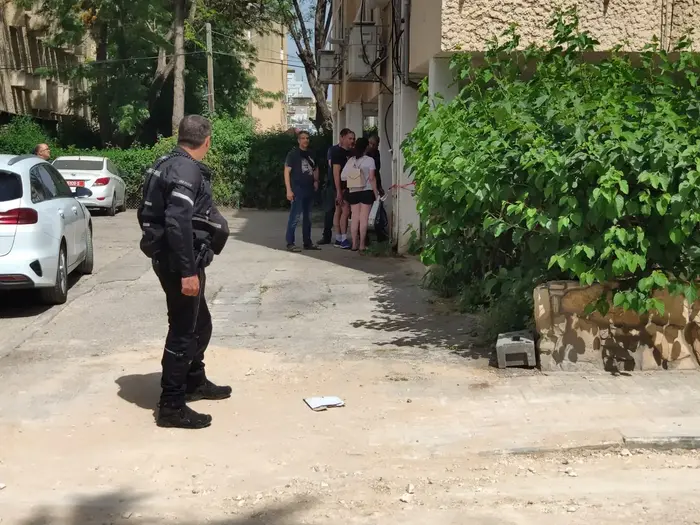 זירת הרצח של אישה בת 81 בחולון, 17 במאי 2019 (אבי כהן) זירת הרצח של אישה בת 81 בחולון, 17 במאי 2019 (אבי כהן)