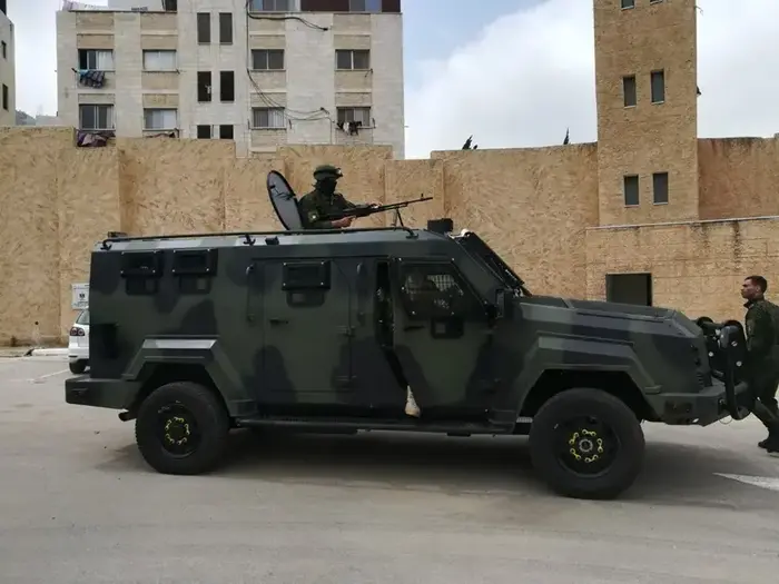 הכנסת משוריינים מירדן לרשות הפלסטינית, 21 במאי 2019 (צילום מסך) הכנסת משוריינים מירדן לרשות הפלסטינית, 21 במאי 2019 (צילום מסך)