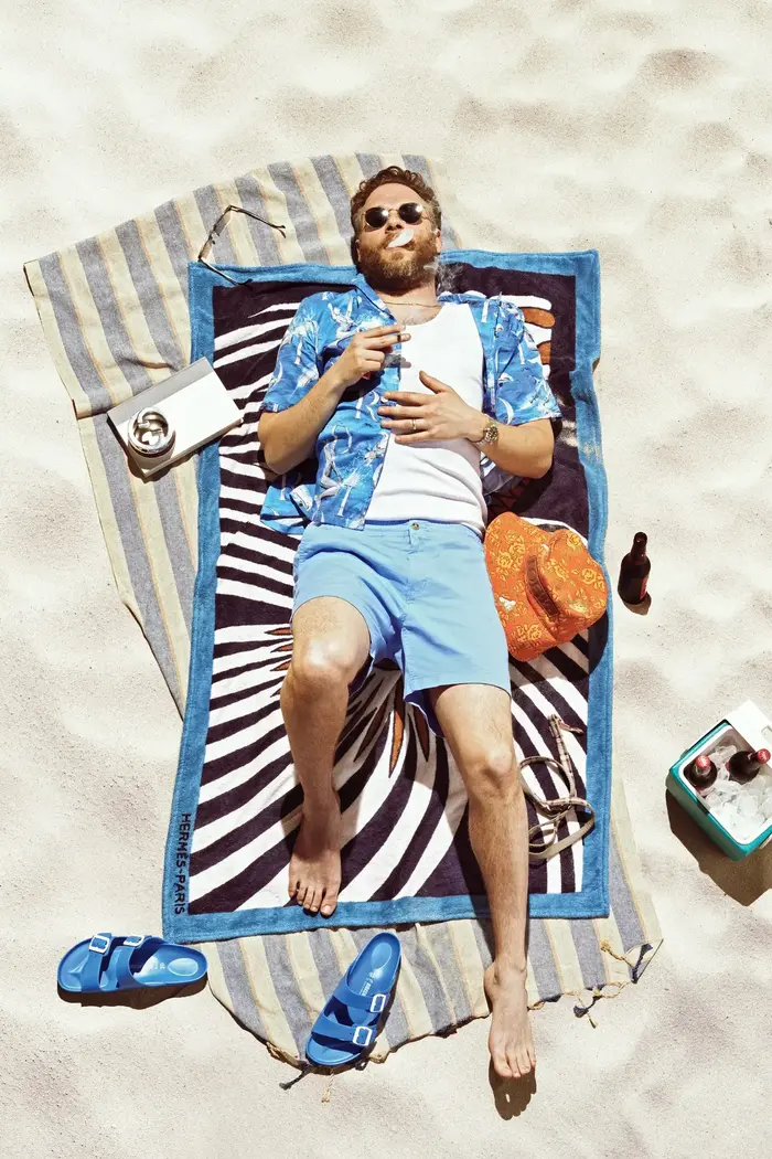 סת' רוגן מגזין ג'י קיו (צילום מסך , Sebastian Mader, GQ) סת' רוגן מגזין ג'י קיו (צילום מסך , Sebastian Mader, GQ)