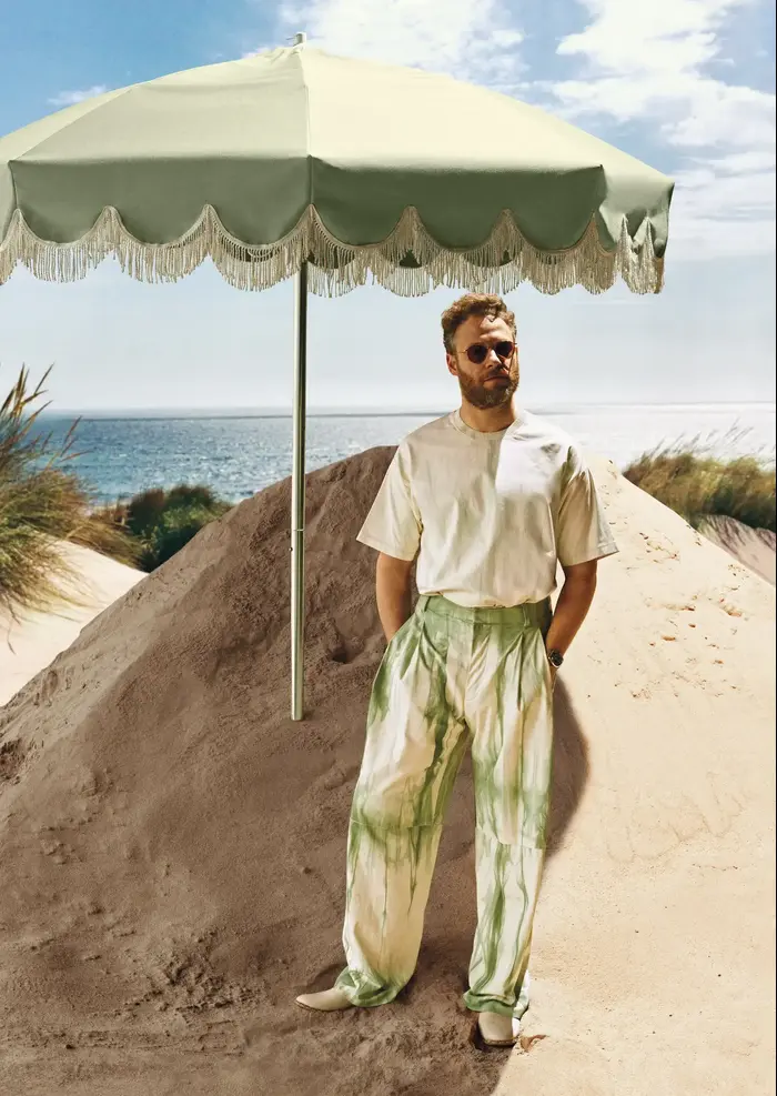 סת' רוגן מגזין ג'י קיו (צילום מסך , Sebastian Mader, GQ) סת' רוגן מגזין ג'י קיו (צילום מסך , Sebastian Mader, GQ)