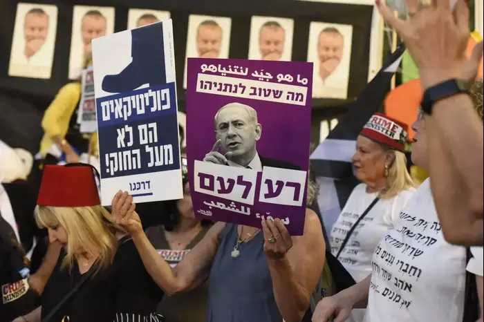 הפגנה אופוזיציה במוזיאון תל אביב, מאי 2019 (אתר רשמי , ראובן קסטרו) הפגנה אופוזיציה במוזיאון תל אביב, מאי 2019 (אתר רשמי , ראובן קסטרו)