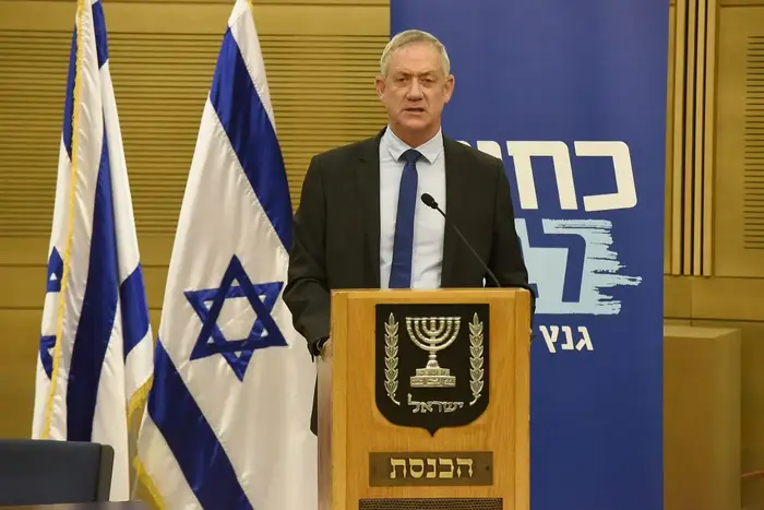 יו"ר כחול לבן בני גנץ בפתח ישיבת הסיעה, 27 במאי 2019 (ראובן קסטרו) יו"ר כחול לבן בני גנץ בפתח ישיבת הסיעה, 27 במאי 2019 (ראובן קסטרו)