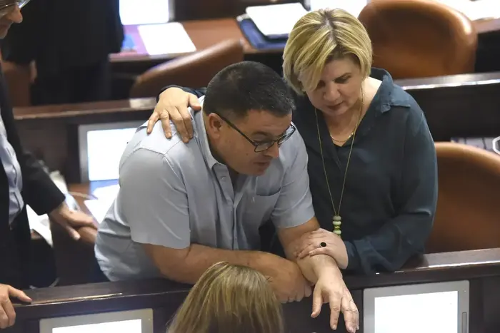 אורנה ברביבאי ומיכאל ביטון במליאת הכנסת 29 במאי 2019 (ראובן קסטרו) אורנה ברביבאי ומיכאל ביטון במליאת הכנסת 29 במאי 2019 (ראובן קסטרו)