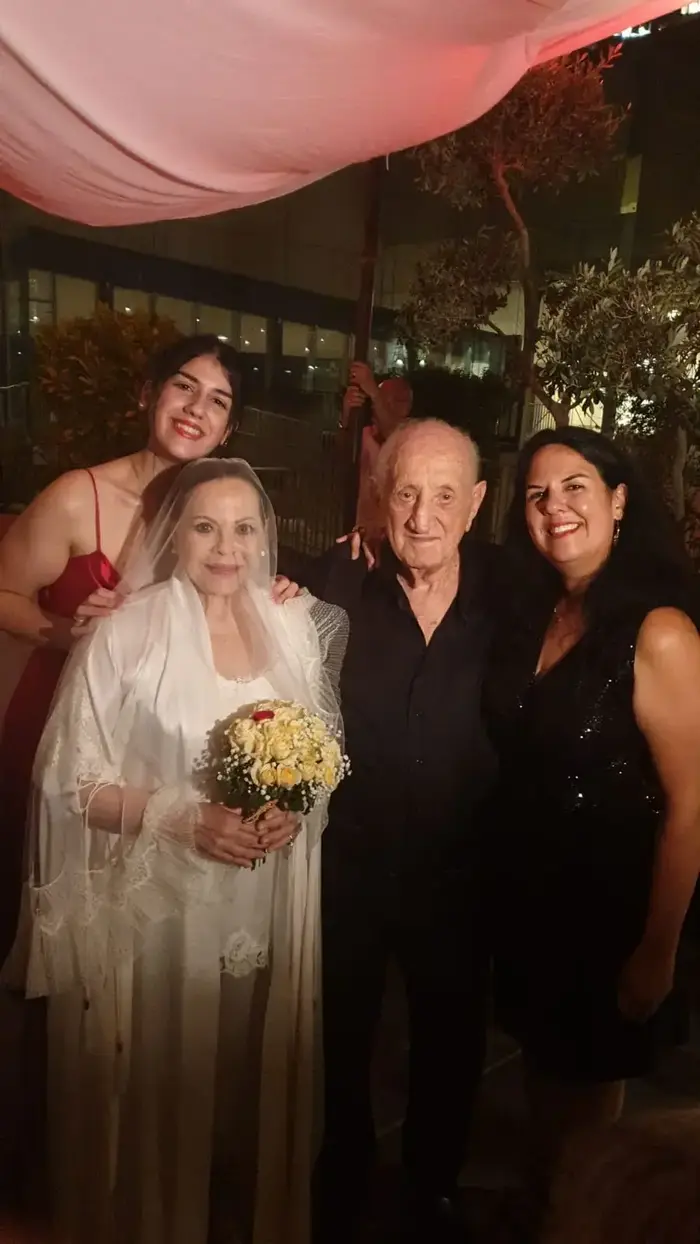 גילה אלמגור (תמונות גולשים) גילה אלמגור (תמונות גולשים)