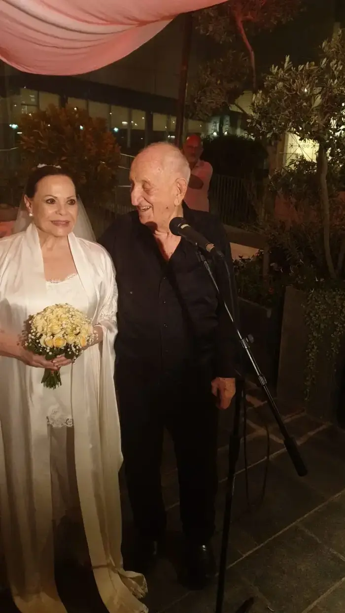 גילה אלמגור (תמונות גולשים) גילה אלמגור (תמונות גולשים)