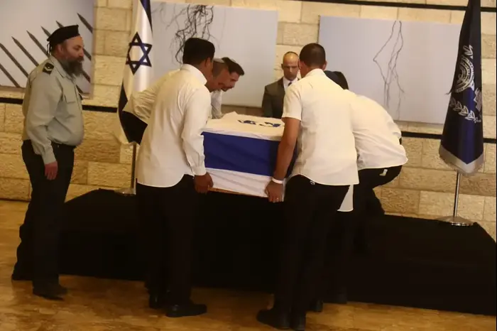 ארונה של נחמה ריבלין בתיאטרון ירושלים 5 ביוני 2019 (שלומי גבאי) ארונה של נחמה ריבלין בתיאטרון ירושלים 5 ביוני 2019 (שלומי גבאי)