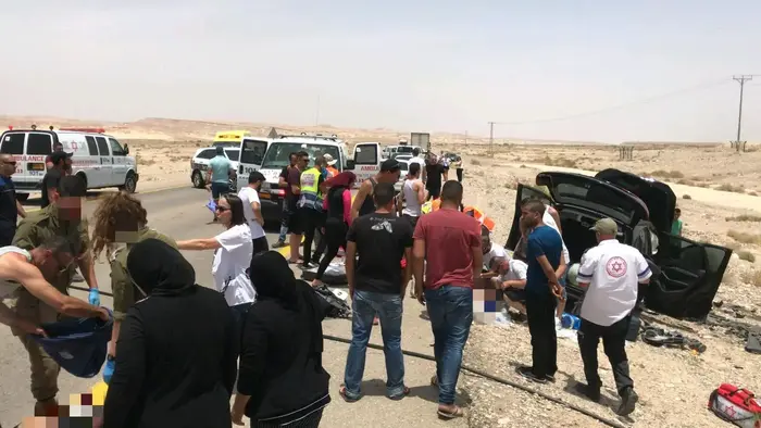 זירת תאונת הדרכים מעין יהב לכיוון פארן 6 ביוני 2019 (אתר רשמי , דוברות כבאות והצלה נגב מזרחי) זירת תאונת הדרכים מעין יהב לכיוון פארן 6 ביוני 2019 (אתר רשמי , דוברות כבאות והצלה נגב מזרחי)