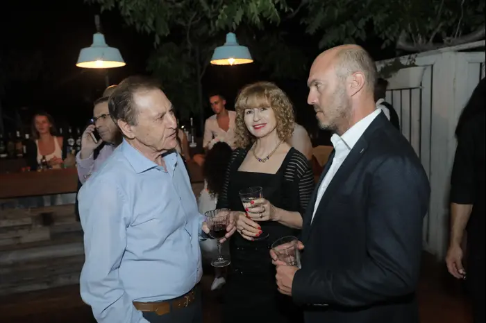 מידן בר שרה וניסים מלכי (יח"צ , קמליה אמנות הצילום) מידן בר שרה וניסים מלכי (יח"צ , קמליה אמנות הצילום)