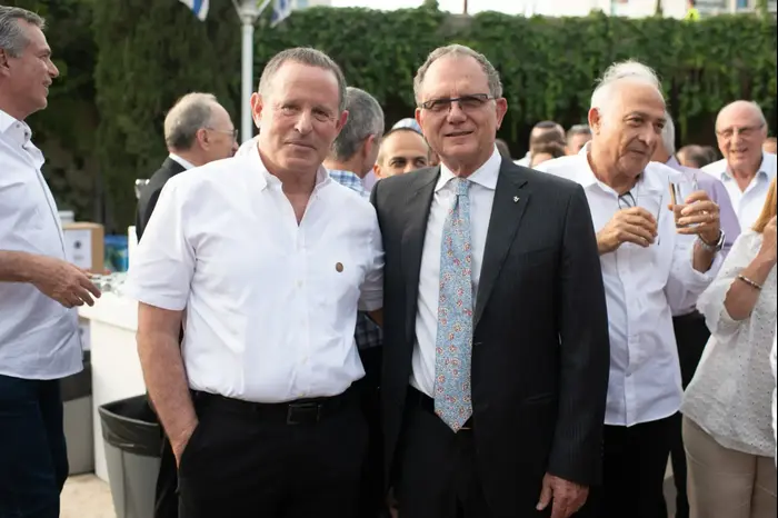 שלמה זהר ומאיר שמיר (יח"צ , דוברות בר אילן) שלמה זהר ומאיר שמיר (יח"צ , דוברות בר אילן)