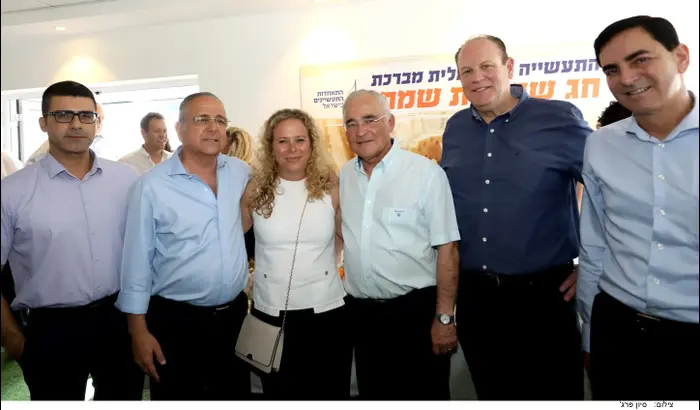 חיים הורביץ, רן טוטנאור, מירב בן ארי, ברוך מאיר, איילת נחמיאס- ורבין, שרגא ברוש, רובי גינל (יח"צ , סיון פרג') חיים הורביץ, רן טוטנאור, מירב בן ארי, ברוך מאיר, איילת נחמיאס- ורבין, שרגא ברוש, רובי גינל (יח"צ , סיון פרג')