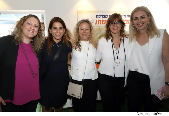 מירב קינן, גליה שגיא, איילת נחמיאס- ורבין, מירב בן ארי, נעמה קאופמן (יח"צ , סיון פרג') מירב קינן, גליה שגיא, איילת נחמיאס- ורבין, מירב בן ארי, נעמה קאופמן (יח"צ , סיון פרג')