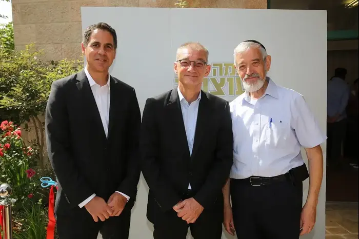 חיים ארנטל לואיק טאסל אופיר גוטמן (יח"צ , יוסי זמיר) חיים ארנטל לואיק טאסל אופיר גוטמן (יח"צ , יוסי זמיר)