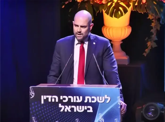 שר המשפטים, אמיר אוחנה בטקס הסמכת עורכי דין 10 ביוני 2019 (אתר רשמי) שר המשפטים, אמיר אוחנה בטקס הסמכת עורכי דין 10 ביוני 2019 (אתר רשמי)