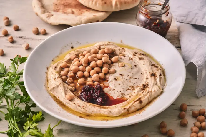 מנת חומוס ( , אלון מסיקה) מנת חומוס ( , אלון מסיקה)