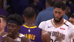 גיף NBA לברון ג'יימס אנתוני דייויס (Giphy) גיף NBA לברון ג'יימס אנתוני דייויס (Giphy)