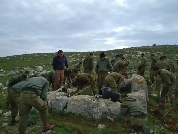 מגדל בן 2700 שנה נמצא בבסיס צנחנים בדרום (יח"צ , רשות העתיקות) מגדל בן 2700 שנה נמצא בבסיס צנחנים בדרום (יח"צ , רשות העתיקות)
