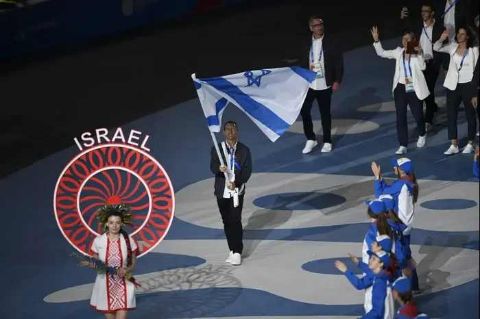 מישה זילברמן נושא את דגל ישראל בפתיחת משחקי אירופה 2019 (אתר רשמי , עמית שיסל, באדיבות הוועד האולימפי בישראל) מישה זילברמן נושא את דגל ישראל בפתיחת משחקי אירופה 2019 (אתר רשמי , עמית שיסל, באדיבות הוועד האולימפי בישראל)