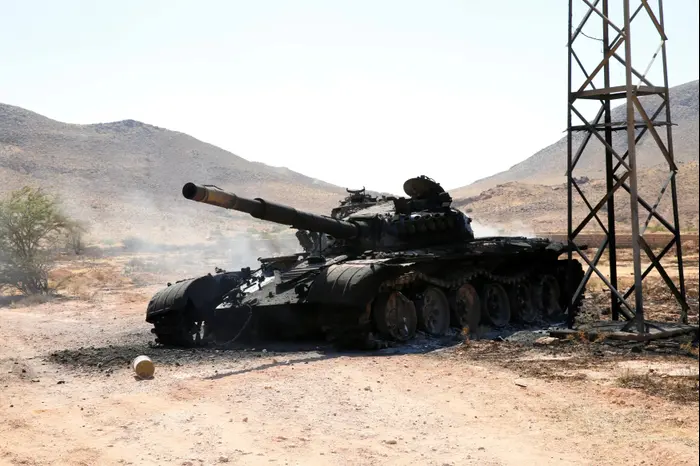 טנק שרוף של כוחותיו של חליפה חפתר, אחרי הקרבות בעיר גריאן, לוב, 27 ביוני 2019 (רויטרס) טנק שרוף של כוחותיו של חליפה חפתר, אחרי הקרבות בעיר גריאן, לוב, 27 ביוני 2019 (רויטרס)