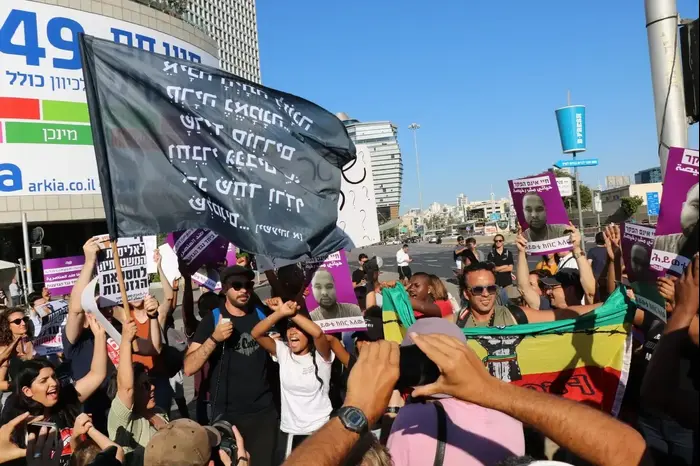 מחאת בני העדה האתיופית על רקע הריגתו של סולומון טקה, צומת עזריאלי, תל אביב 2 ביוני 2019 (אתר רשמי , TPS) מחאת בני העדה האתיופית על רקע הריגתו של סולומון טקה, צומת עזריאלי, תל אביב 2 ביוני 2019 (אתר רשמי , TPS)