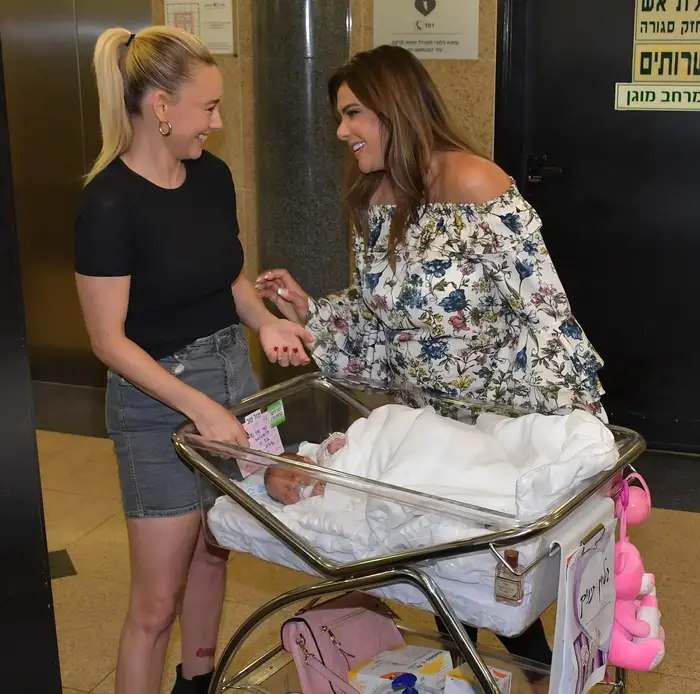 נעמה קסרי, יעל בר זוהר (יח"צ , שלומי צ'יקונה) נעמה קסרי, יעל בר זוהר (יח"צ , שלומי צ'יקונה)