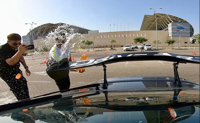 אתגר הפקק: הגרסה המוטורית (ניר בן טובים , צילום מסך) אתגר הפקק: הגרסה המוטורית (ניר בן טובים , צילום מסך)