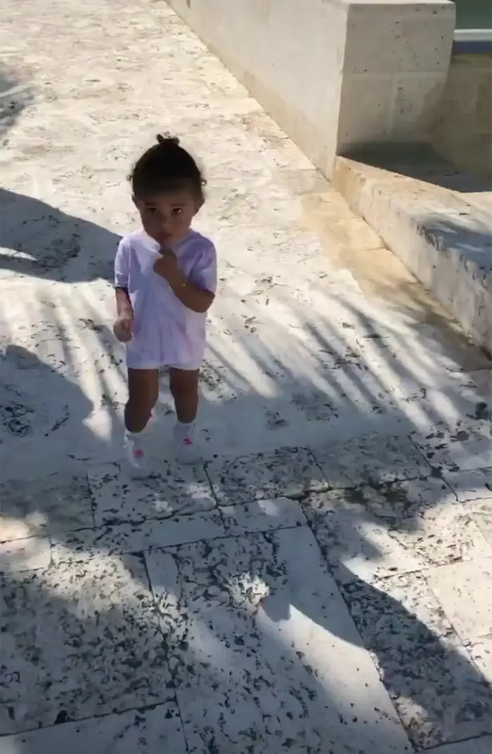 קיילי ג'נר בחופשה פרטית (צילום מסך , אינסטגרם) קיילי ג'נר בחופשה פרטית (צילום מסך , אינסטגרם)