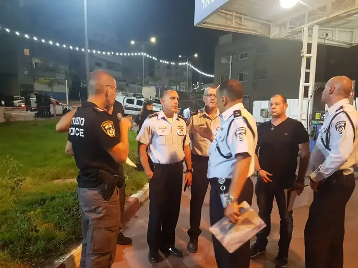 כוחות משטרה בזירת הירי בשפרעם בה נהרג צעיר בן 23, 19 ביולי 2019 (דוברות משטרת ישראל) כוחות משטרה בזירת הירי בשפרעם בה נהרג צעיר בן 23, 19 ביולי 2019 (דוברות משטרת ישראל)