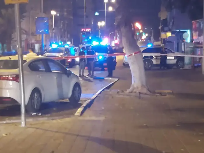 שוטר ירה בפלסטיני שניסה לתקוף אותו בסכין בחדרה, 23 ביולי 2019 (אתר רשמי) שוטר ירה בפלסטיני שניסה לתקוף אותו בסכין בחדרה, 23 ביולי 2019 (אתר רשמי)